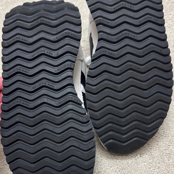 New Balance White and Black Athletic Shoes - Picture 4 of 6